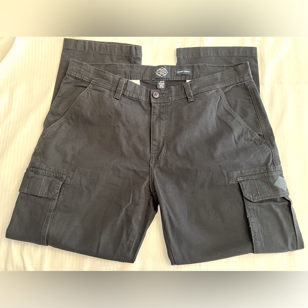 St. John’s Bay Men's 38x30 Black Comfort Stretch Cargo Pants
